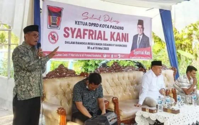 Ketua DPRD Padang Syafrial Kani saat reses di daerah pemilihannya.